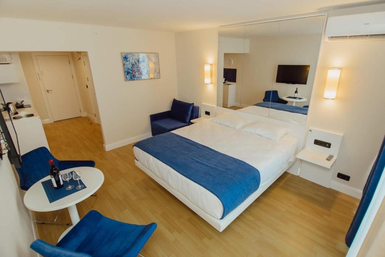 Nuage - 1St Line Sea View Apartments Батумі Екстер'єр фото
