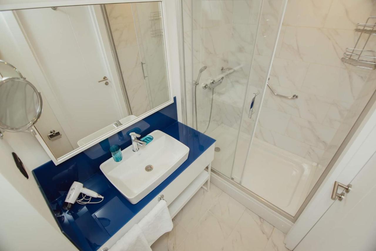 Nuage - 1St Line Sea View Apartments Батумі Екстер'єр фото